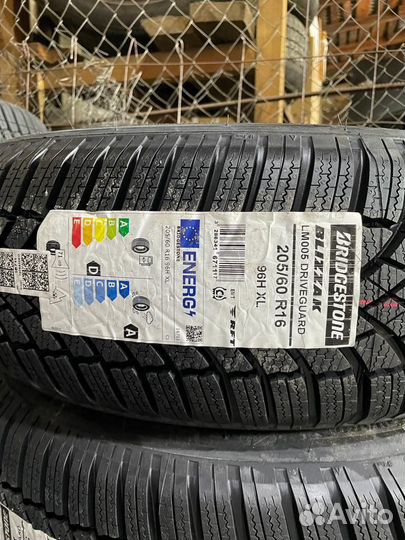 Bridgestone Blizzak LM005 RFT 205/60 R16 96H
