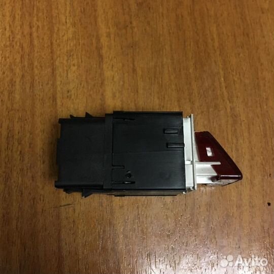 Кнопка аварийной сигнализации Фольксваген Пассат