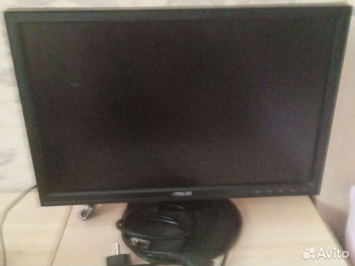 Монитор Asus VW196t 2011года с проводами