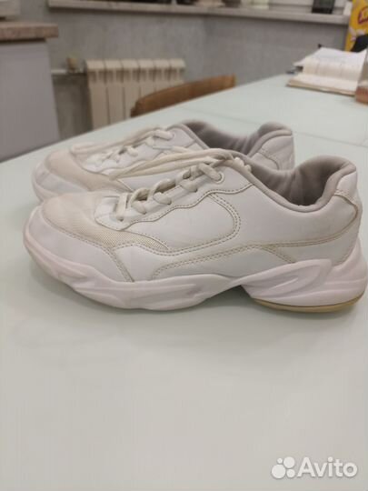 Кроссовки женские