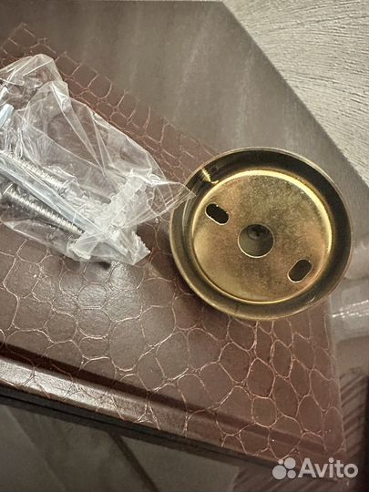 Крючок настенный матовое золото