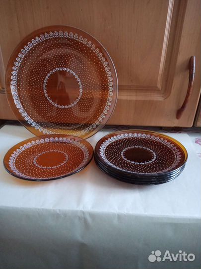 Набор тарелок,жёлтого стекла,7 шт, одна большая