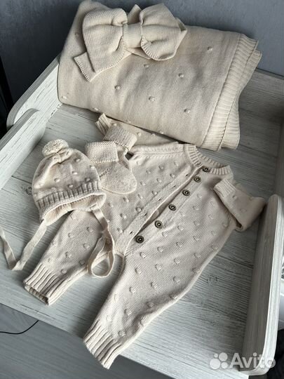 Комплект на выписку вязанный