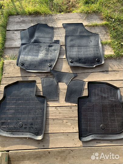 Резиновые коврики шкода рапид