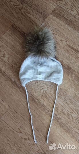 Шапка для девочки с натуральным помпоном
