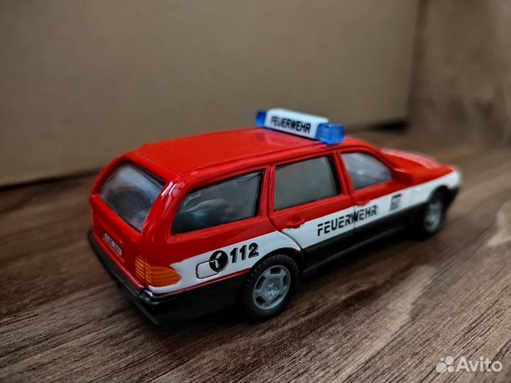 Модель авто Mercedes Benz 300 T в масштабе 1/43