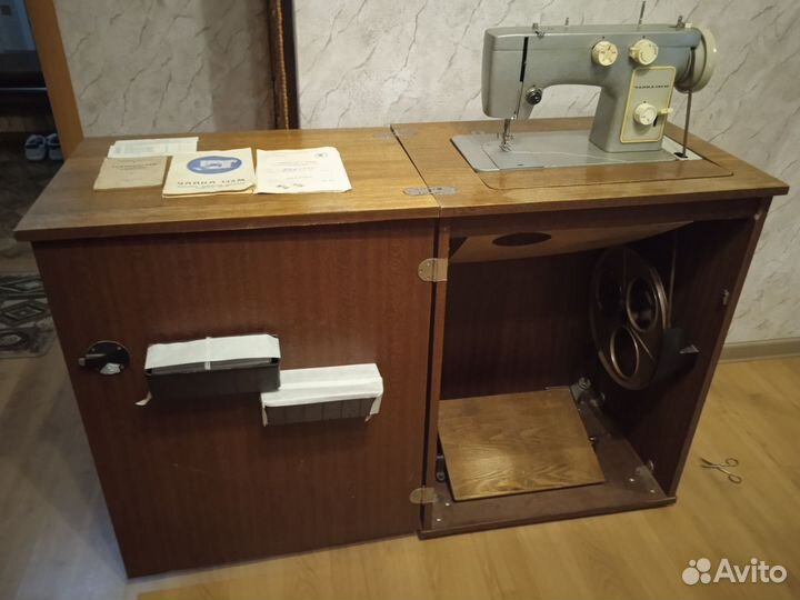 Швейная машина чайка 142м