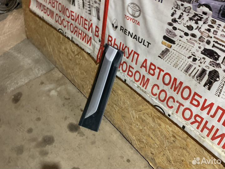 Накладка задней правой двери Mitsubishi Outlander3