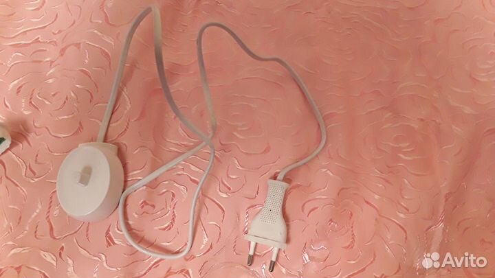 Зубная щётка Оral-B и зарядка