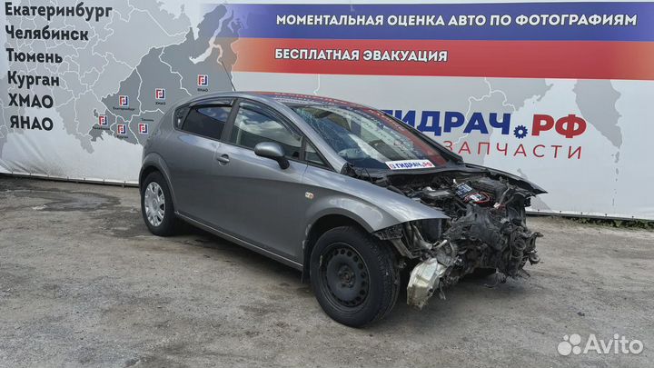 Обшивка стойки средней правой нижняя seat Leon (1P) 1P0867240D1UQ