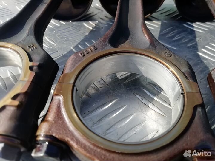 Поршень с шатуном Volkswagen Passat B5 VR5 2.3 AGZ