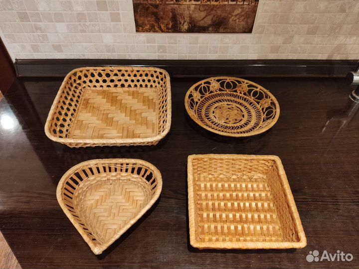 Плетёная скатерть, салфетки и корзиночки