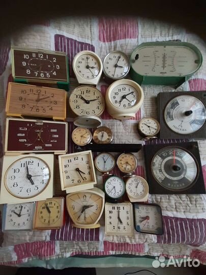 Предметы быта из ссср:часы,банки,журна