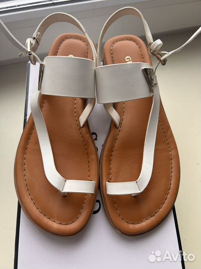 Сандалии guess