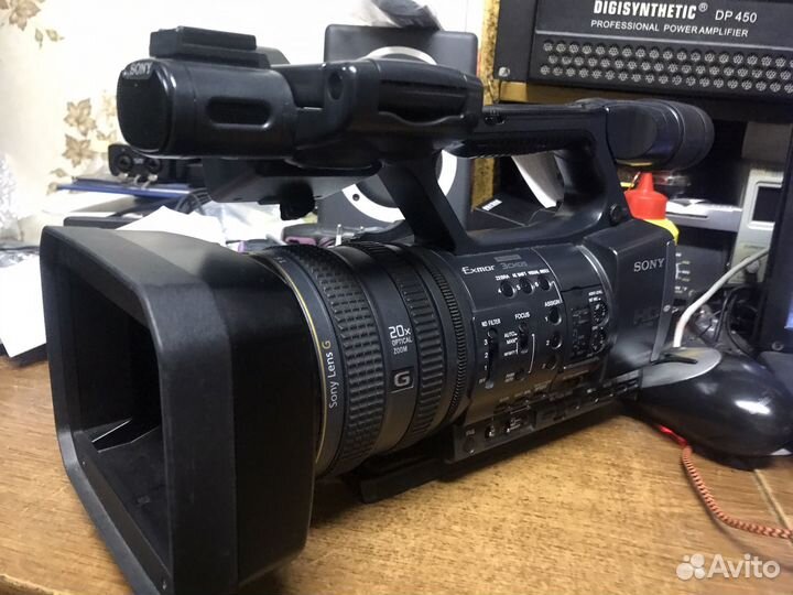 Профессиональная видеокамера sony HDR-AX2000E