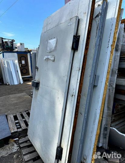 Холодильная дверь