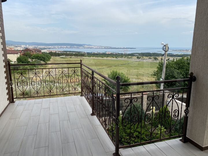 Дом 360 м² на участке 6 сот.