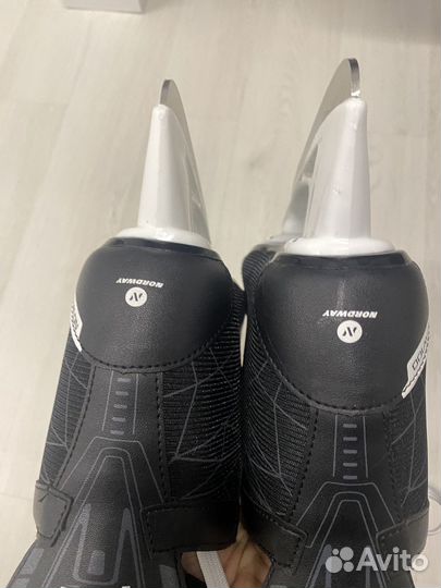 Коньки хоккейные 35