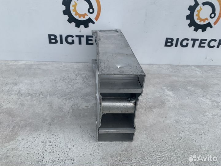 Кронштейн бампера Mercedes W212 A2126200595