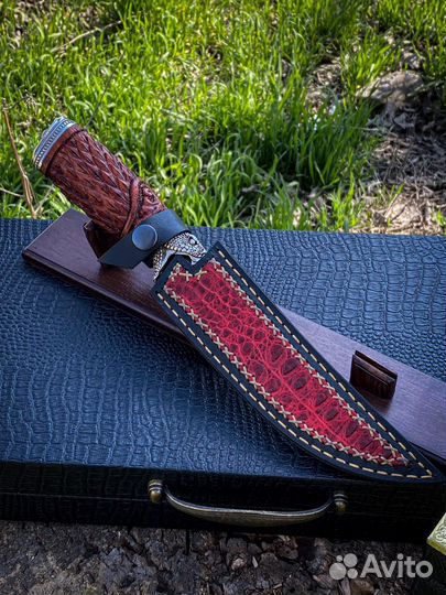 Нож из дамасской стали