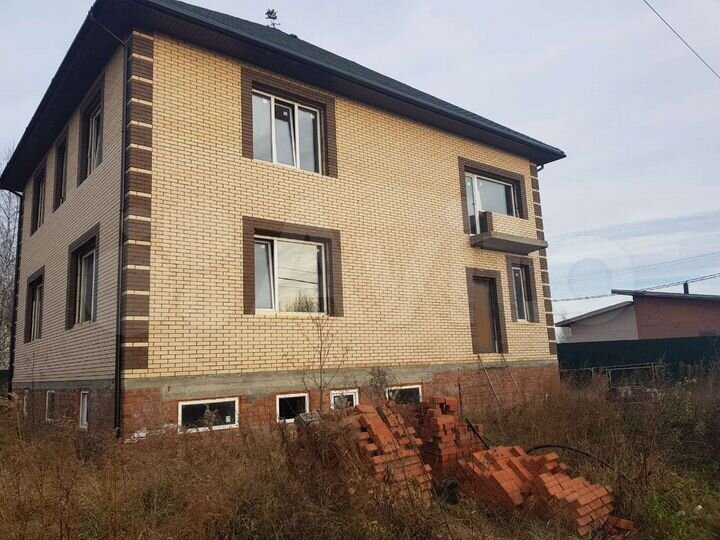 Дом 400 м² на участке 8 сот.