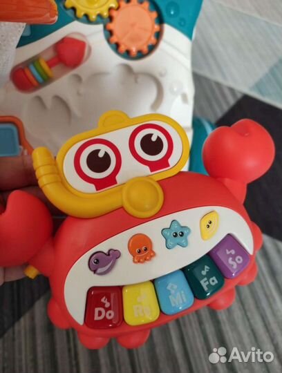 Детская машинка каталка с ручкой