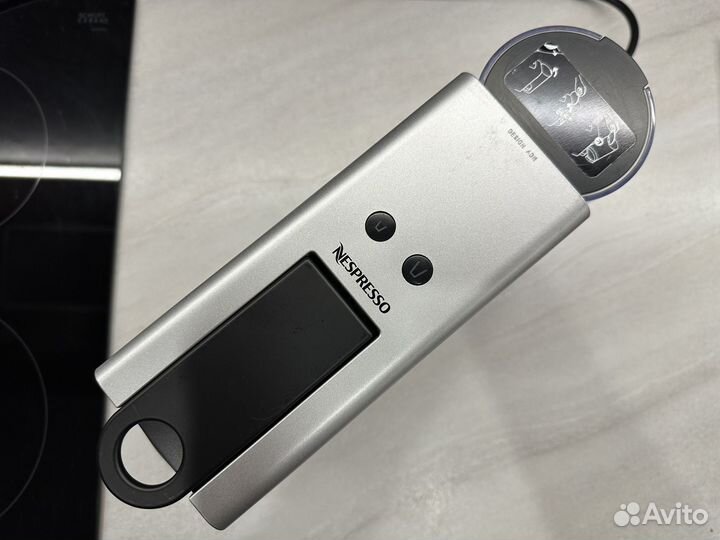 Капсульная кофемашина Nespresso Essenza Mini C30