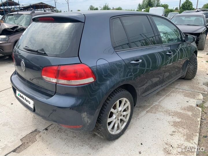 Volkswagen Golf 1.6 МТ, 2012, битый, 250 000 км