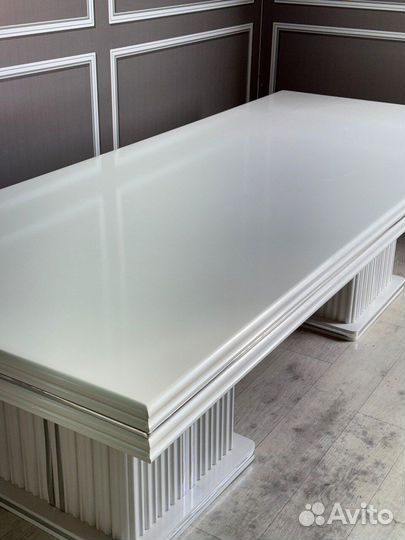 Обеденный стол