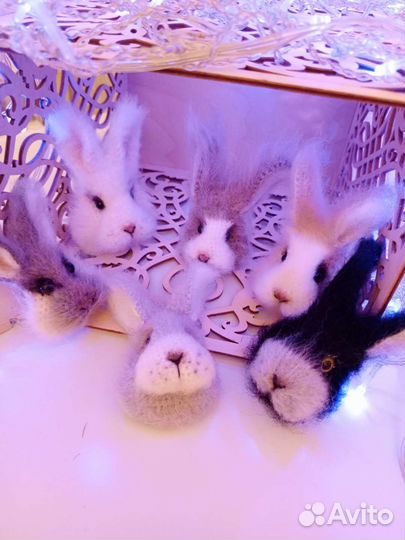 Броши, брелоки