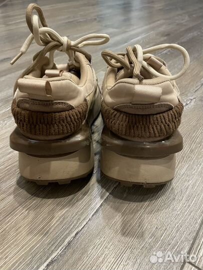 Кроссовки женские