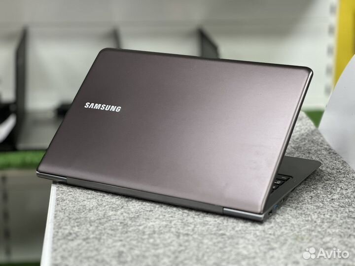 Алюминиевый Samsung NP530U3C 13.3 Core i5-3317U