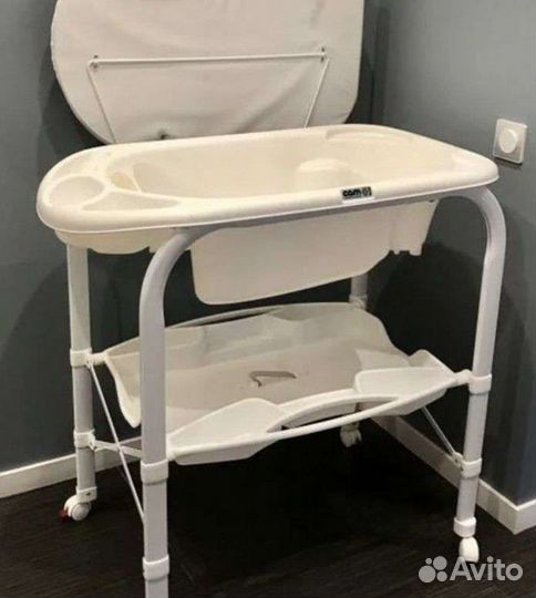 Детская ванночка с подставкой и пеленальный столик