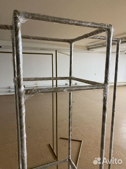 Вешалка напольная металлическая