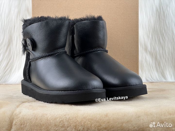 Угги женские Ugg Mini Bailey Button Metal Black