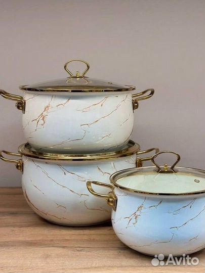 Эмалированные кастрюли разных видов