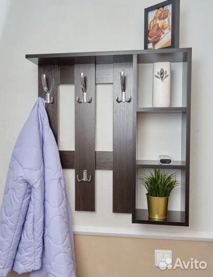 Вешалка настенная с полками