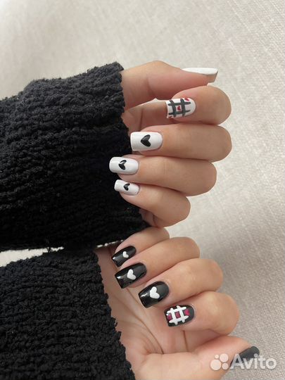Модель на маникюр
