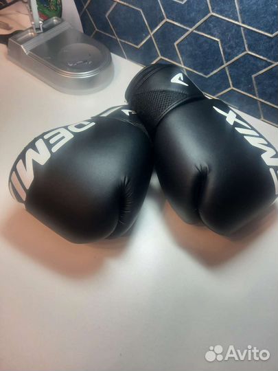 Боксерские перчатки