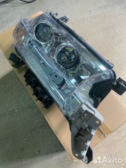 Фара правая LC-200