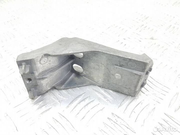 J8A2042K50AD Кронштейн Land-Rover Range Rover Vel