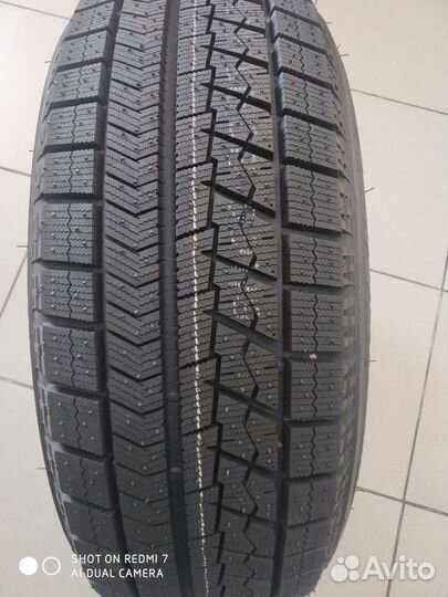 Bridgestone Blizzak VRX 235/55 R17