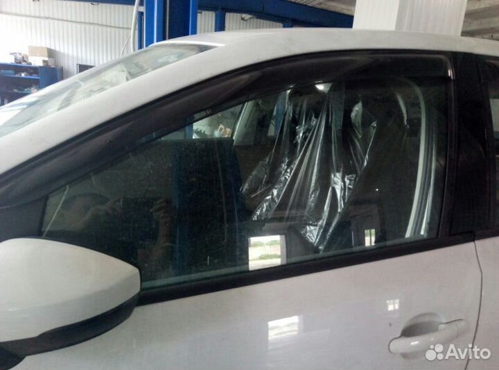 Стекло двери переднее левое Volkswagen Polo MK5