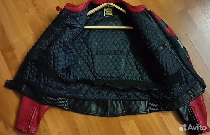 Мотокуртка кожаная женская