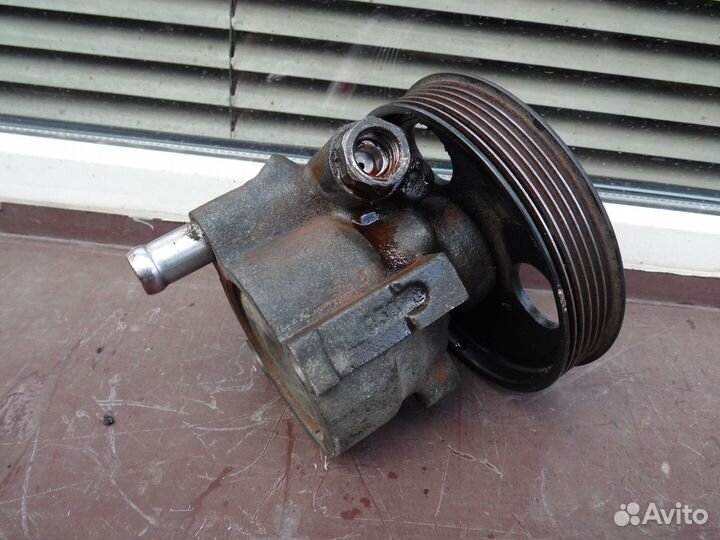 Насос гидроусилителя руля Рено Логан Сандеро 1