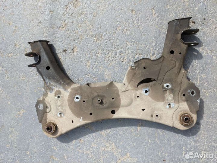 Подрамник mercedes w415