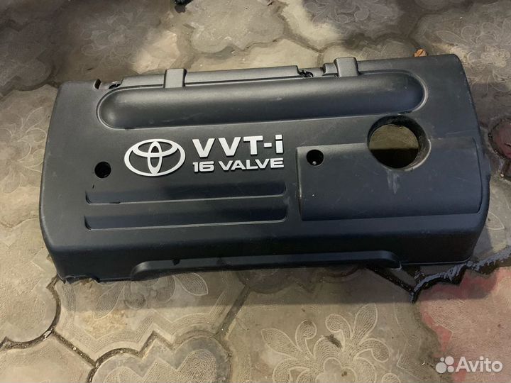 Декоративная крышка двс Toyota Corolla Auris e15