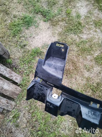Ленд ровер велар кронштейн переднего бампера центр