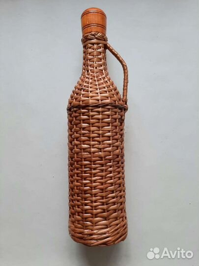 Бутылка в декоративной оплетке