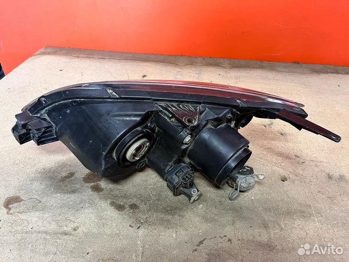Фара передняя правая Mazda 3